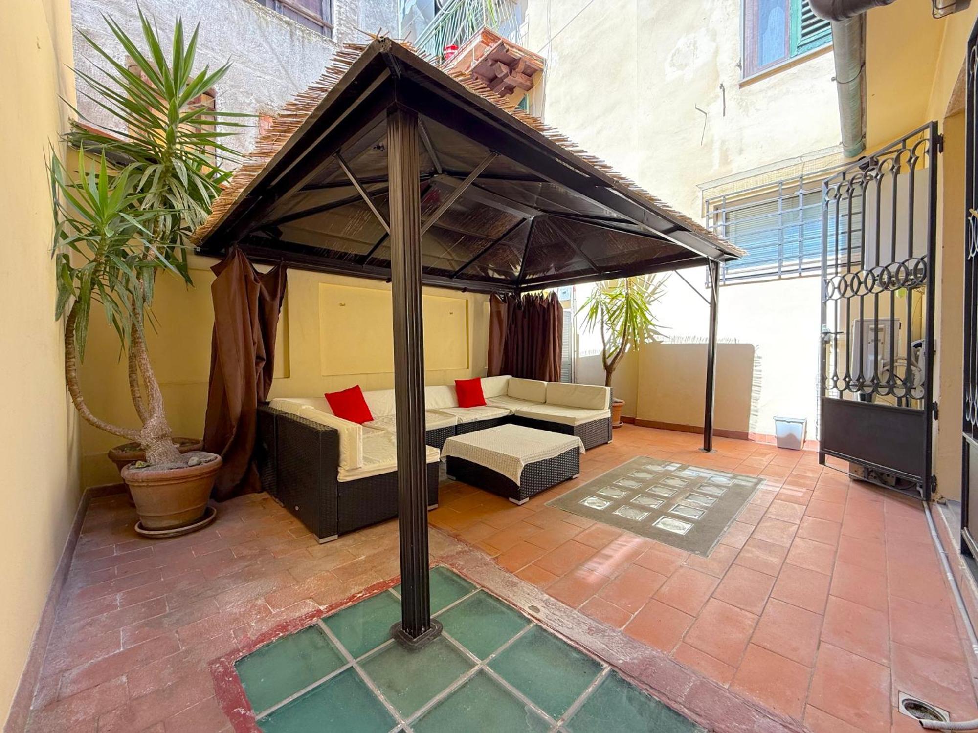 Guelfa Courtyard Retreat * Florence